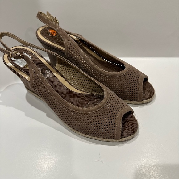 Almafi Women's Gaila Wedge Suede Sandals - Picture 5 of 6